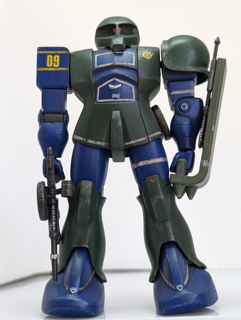 子供の頃、アニメのガンダムほとんど観たことなかったのですがブラモは大好きで、特にこの旧ザク1/144は大好きで何個も作った記憶があります。 