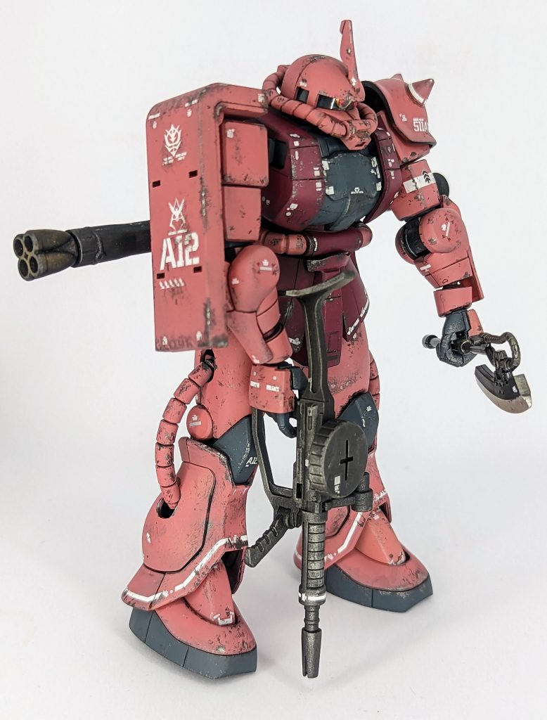 モノアイと僅かなスジ彫り追加だけでストレートに組んでます。