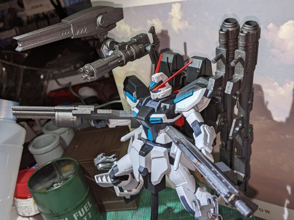 ガトリング&ビームランチャーグレネードランチャー&ドラム式ライフル。足やバックパックのアームから装備したり撃ったりできます。