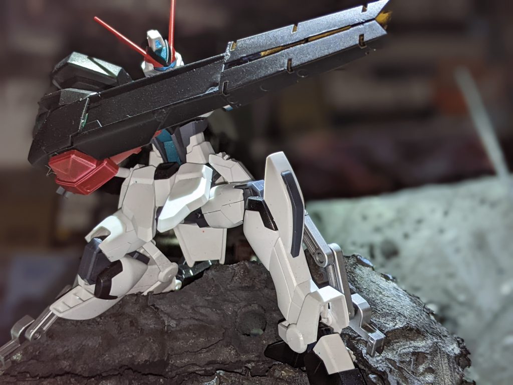 試作レールガンアヴァランチダッシュエクシア君の足ブースターにセラビィーのライフルの余りを付けたヤケクソ レールガンです(笑)足の武器ラックは固定用アームにもなり、かなりいい気がします。