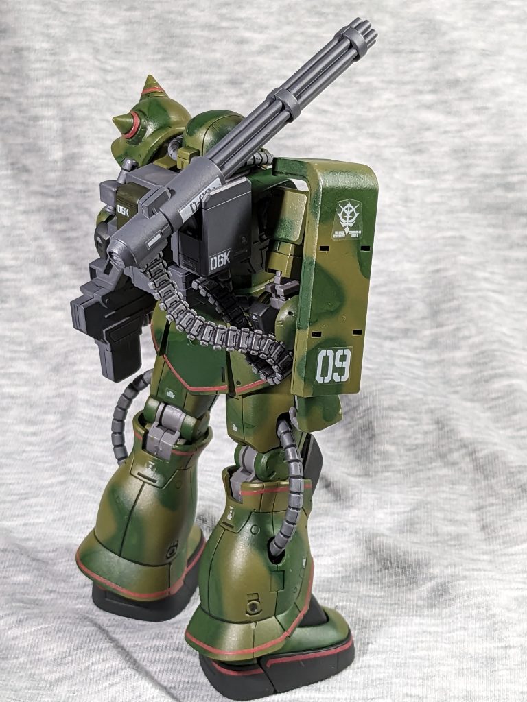 結局ベタベタになった塗面を筆でリタッチしていくという作業をしました、ムラも出来てしまったし思うような迷彩が出来なかったです いつかもう一度練り消し迷彩にリベンジしたいです 戦車モデラーの先輩に感謝!