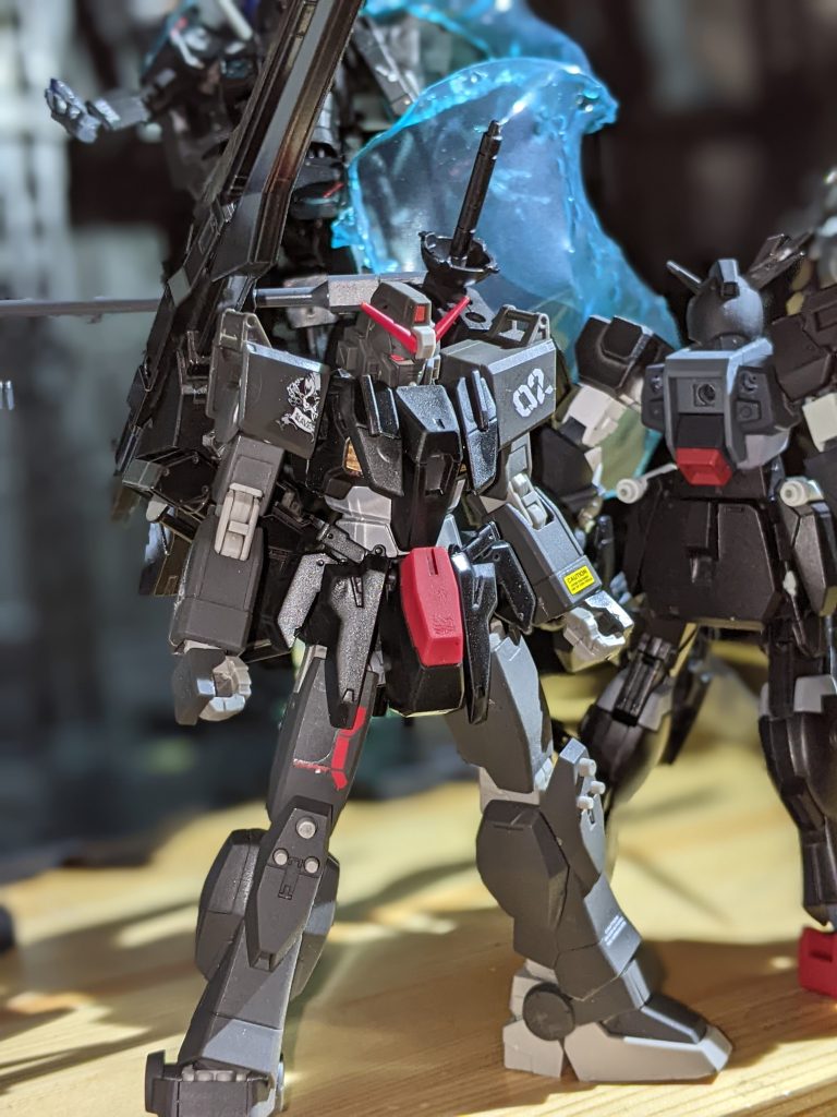 胴体と腰部をケルディムに変え、バックパックにヴィダールやHWSのキャノンを付けてます。サムネにある通り、通常との差し替えでできます。