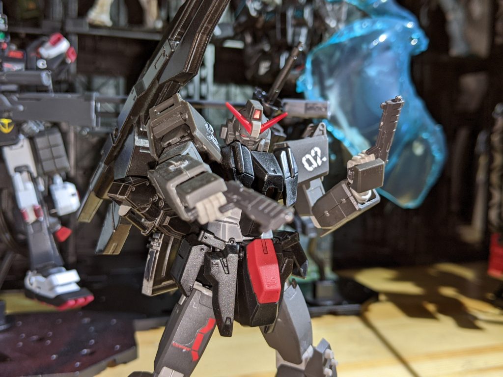 フロントスカートもヴィダールなので、陸戦型ガンダムS.F隊仕様の弱点の近接や中距離の対応力を上げる改修を施し、ハンドガンが二丁装備されてます。