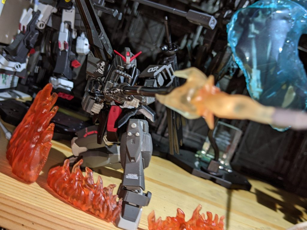 腰部GNドライブの付く軸をラックに180mmキャノンを装備。遠距離も対応可能。