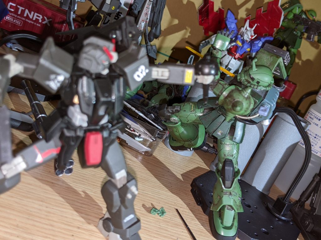 ザク「そんな棒切れへし折ったるッ!」