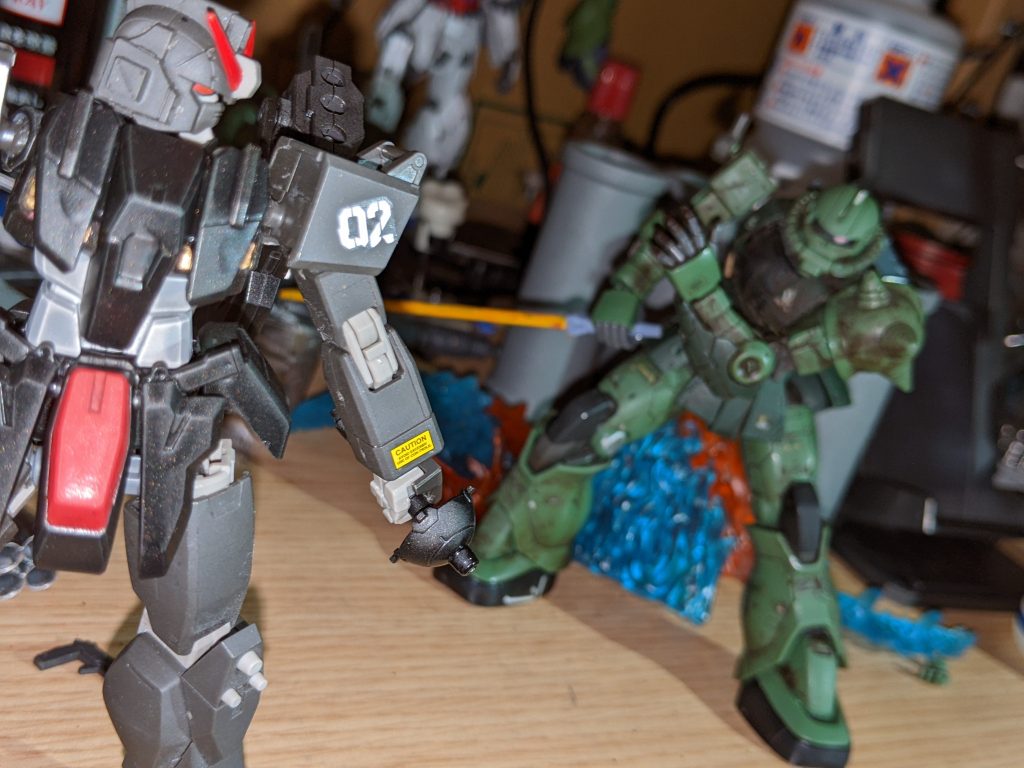 ザク「おいおい…爆裂剣とかマジであんのかよ…」陸改「しぶとい奴だな…たく…」