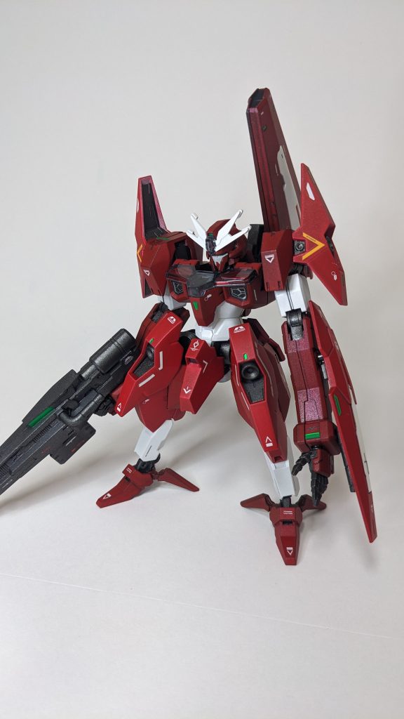 下地を部分的に黒と成型色のままに分けてメタルレッドを塗り重ねて色分けしてみましたが、そこまで差は出なかったかな