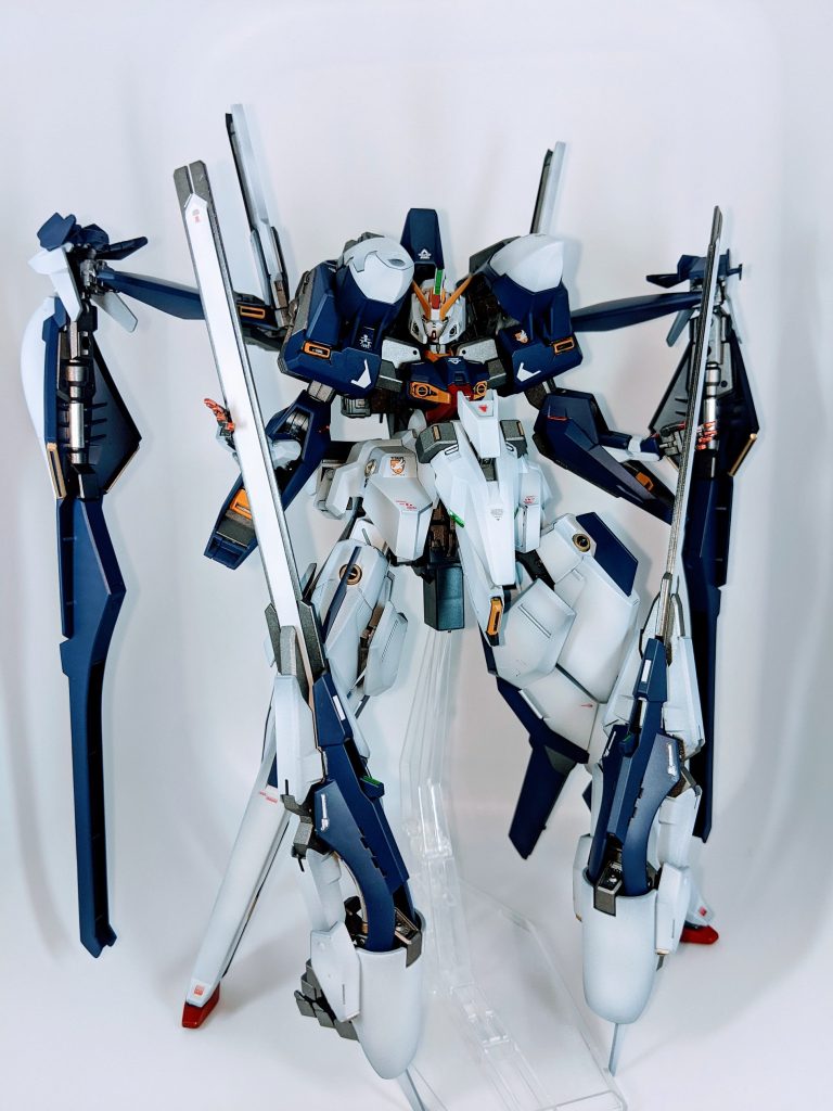 で、グラデーション全塗装に至ります。威風堂々たる佇まい。やっぱりカッコイイ((*˘︶˘*).。.:*♡)デカールは手持ちの余りを使用。公式のデカールってホントに見つかりません。