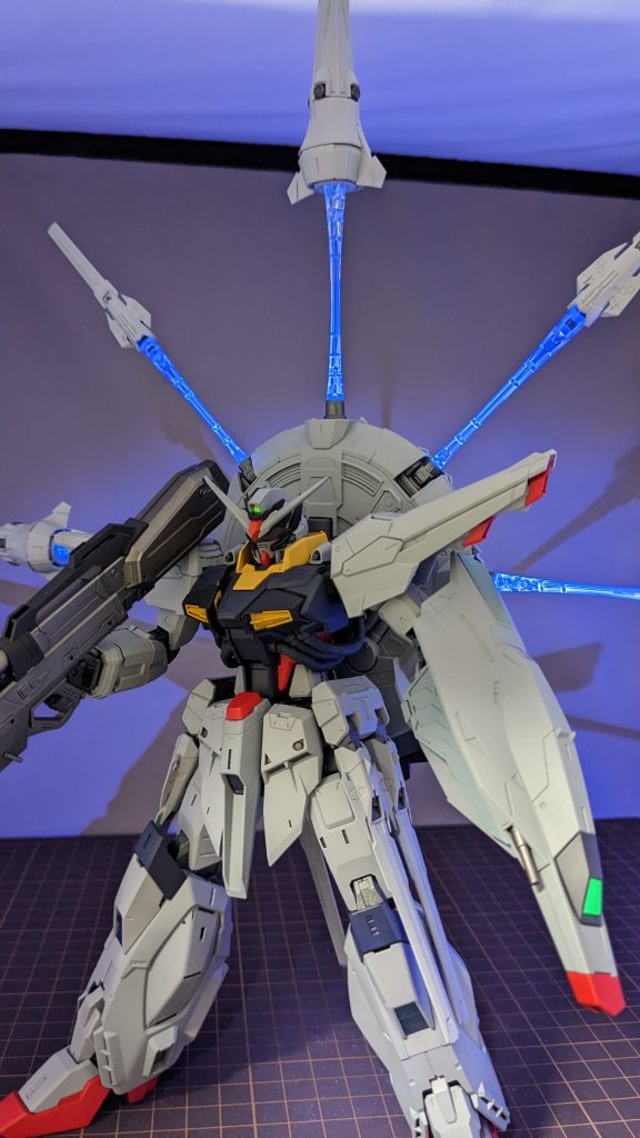 ドラグーンのエフェクトパーツは、パーティングラインを消してテッカテカに磨いたあとにガイアノーツの蛍光クリアを吹いてます。