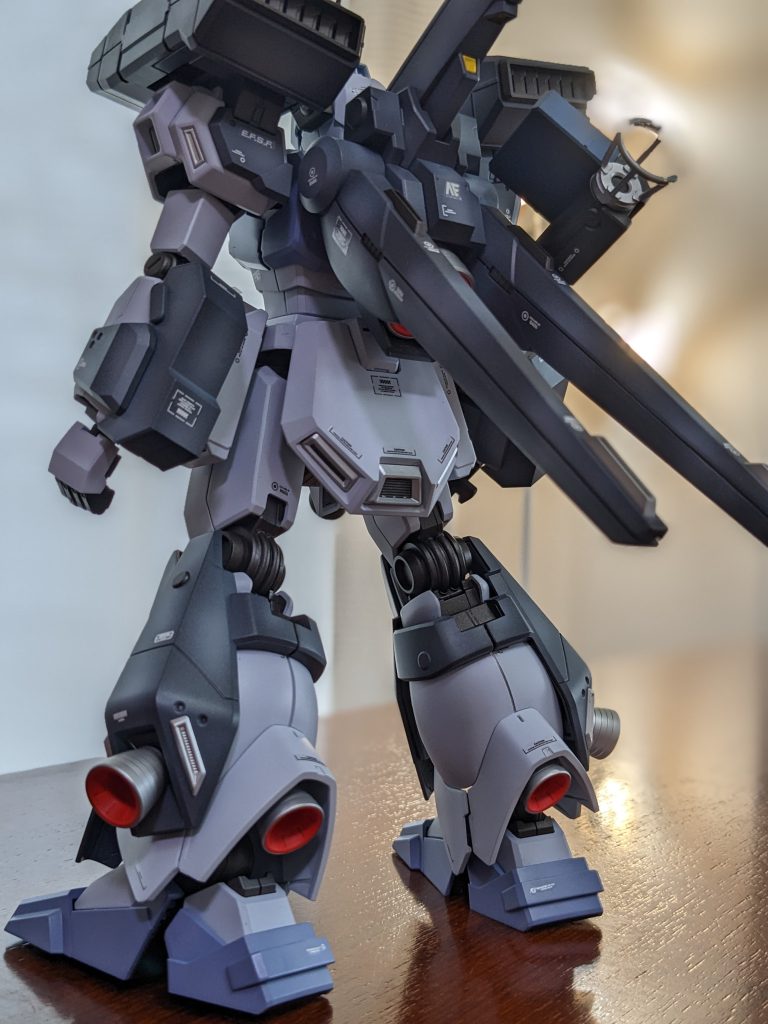 水星の魔女の量産機のようなカラーリングですね。