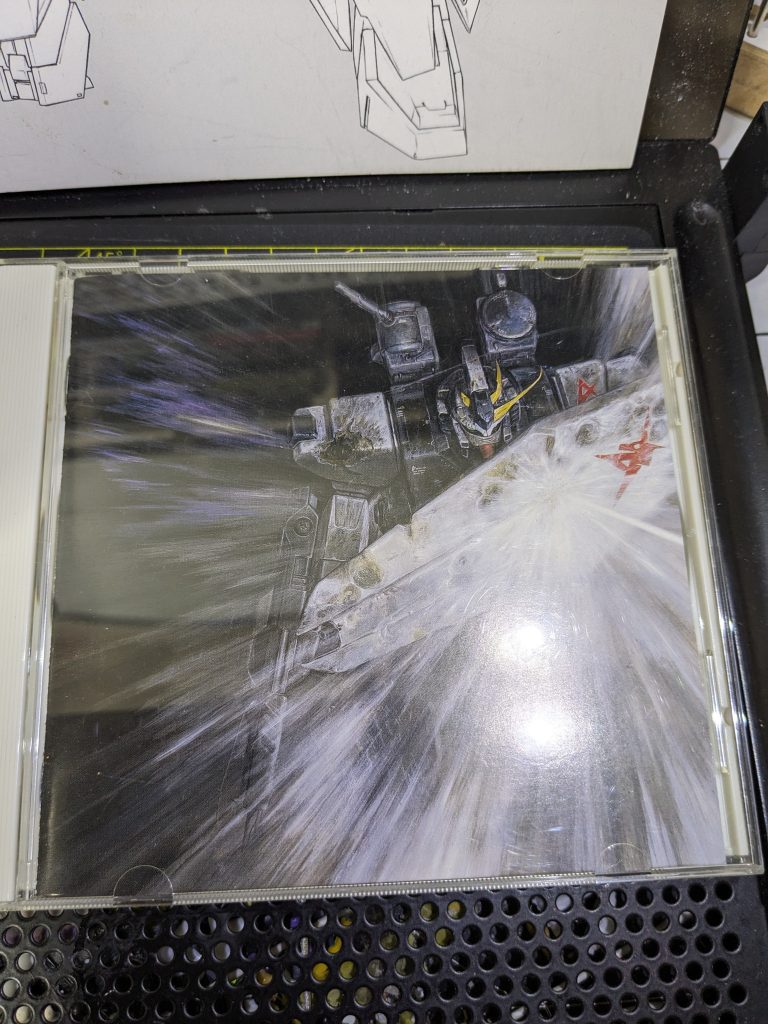 途中で気付いたのですが、逆襲のシャアのサントラジャケットに引っ張られてますね。このカッコ良さが脳に刷り込まれてました(笑)