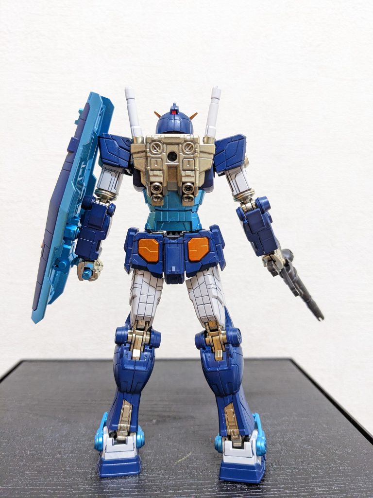 中の人背面関節やら武器やらランドセルやらは、これまた最近自分の中で流行りのホワイトゴールドにしときました😄濃紺と隣接するので、ガンメタよりもメリハリがついてヨカッタかも。