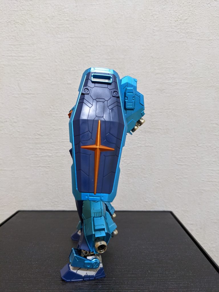 左側面シールドも、ありそで無さそな配色で、これもまた良きかな☺️