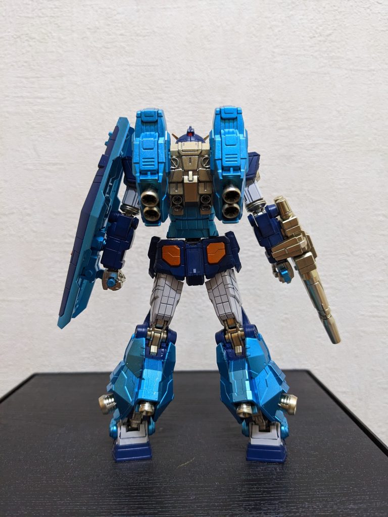 背面(一部例外はあれど)中の人のパーツは濃紺、外付けパーツはメタブルーで配色してます。バックパックはデフォより際立って良いかも😉