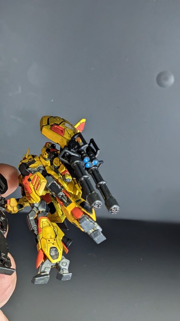 メガガトリングにはクリアーパーツの照準器を付けました。取っ手みたいなパーツ付けすぎたかもしれませんね😥でもウェーブライダー変形時にこの取っ手に掴まれるかもなぁとか想像できて楽しいかも？