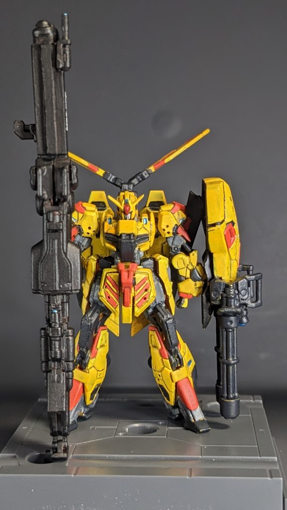 拘りとしては頭部マスクをあえてホワイトに塗ったところです。直感でこちらの方が格好いいかなと…😁いかがでしょうか🤔？