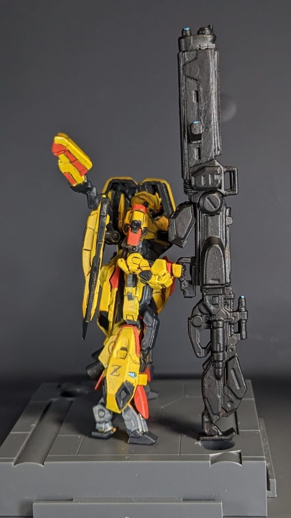 この機体の目玉「ビームキャノン」です。Zガンダムのメガランチャーを半分に切断してアンサンブルのパーツ（たぶんフラッグのライフル？）を軸にジャンクパーツの寄せ集めでできています。オリジナルにも負けないくらいの迫力はあるかなと思います✨