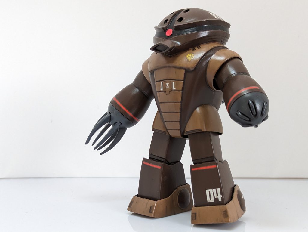 旧キットアッガイ、私が初めて作ったガンプラでした。当時は爪がメチャクチャ難しくて、泣きながら作った覚えがあります。覚えていませんでしたが、何気に股関節がボールジョイントで足が八の字に開くのですね！