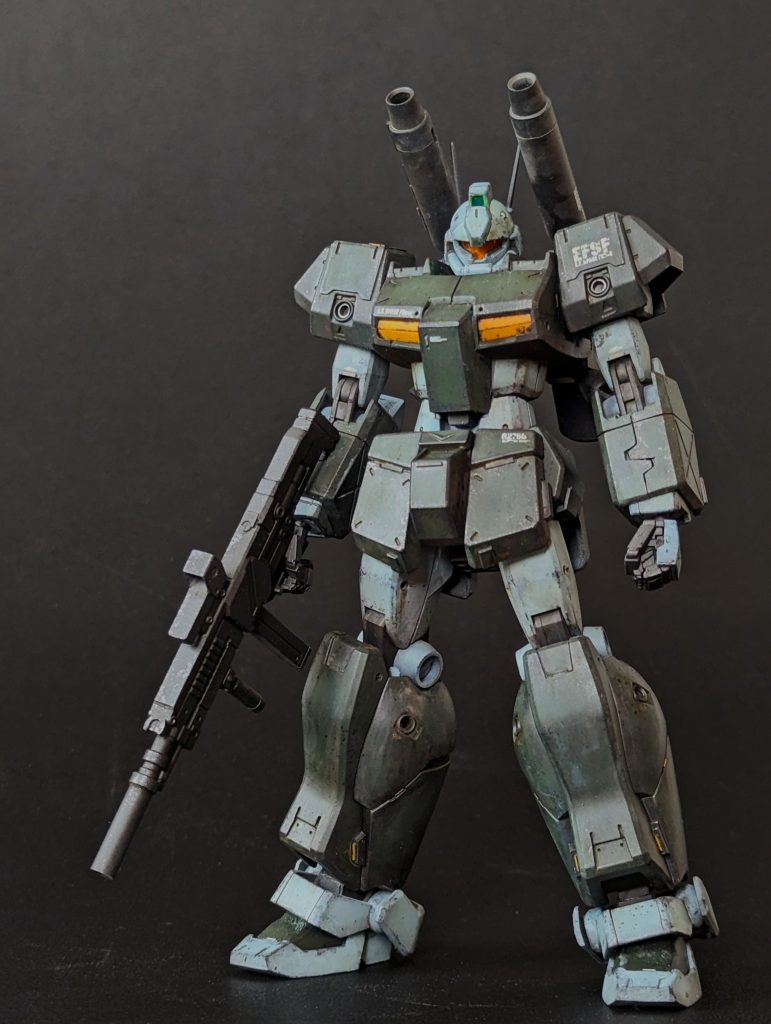 gm-gmにジムキャノンⅡのかわを被せて制作しました。元のキットの体型が好みではなかったので、最もスタイルの良いジム、gm-gmにジムキャノン2の外装を取付けてあります。