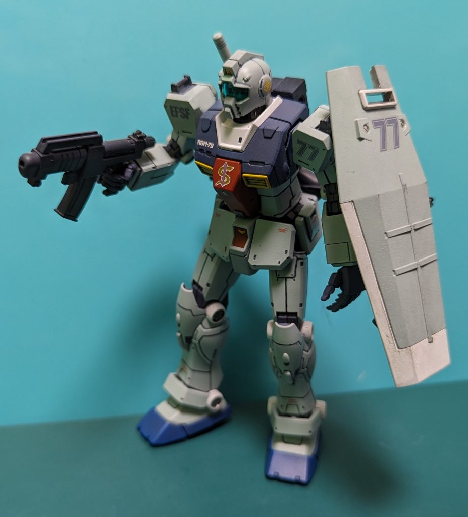 なんかビームライフルより弾倉式のマシンガンが似合うなんて意外性があった。