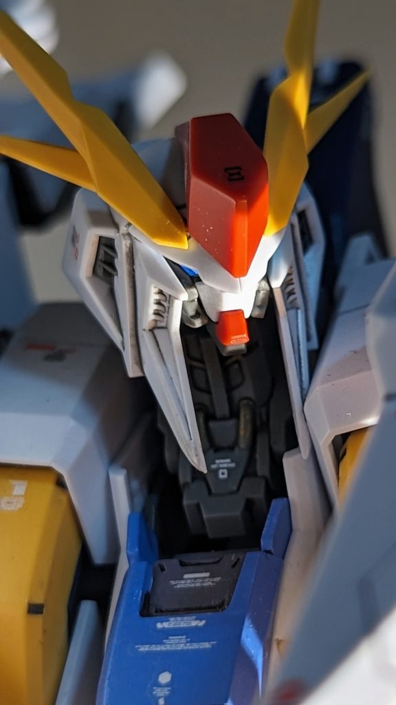 マスク横のダクト状のパーツは好みでなかったので切り飛ばしました