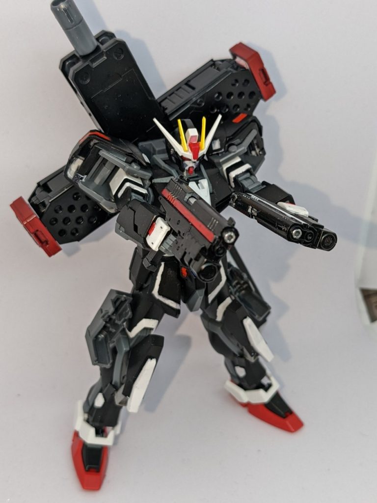 武装は大型拳銃二丁に十字架型複合兵装の3種類です。