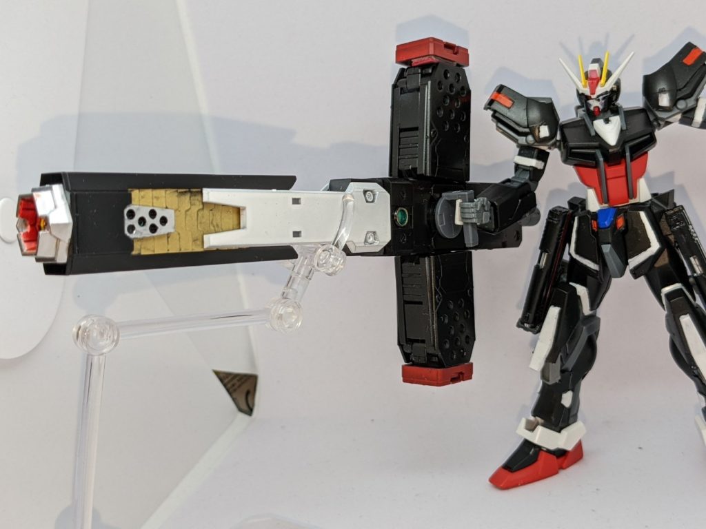 ビーム砲最大出力時には砲身が展開します。