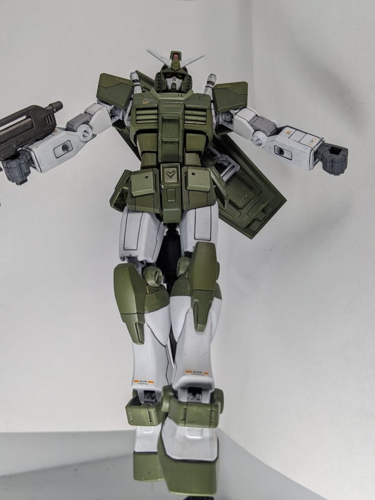 絶対にこの機体がしないポーズ。