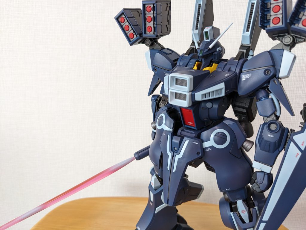 サーベル装備。PGサイズで大迫力です!