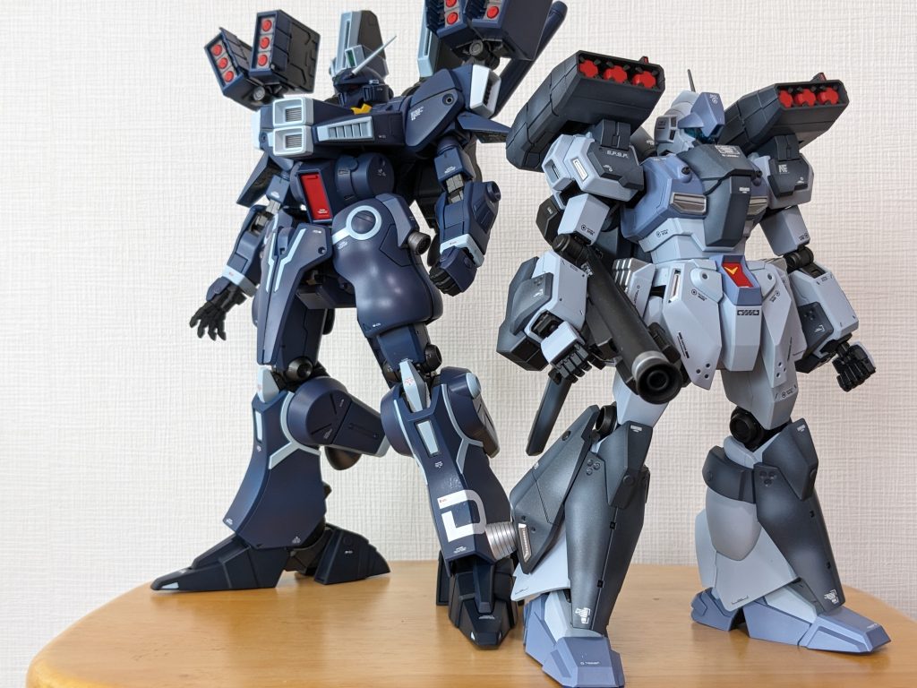 肩部ミサイルつながりでmk-Vと揃い踏み。mk-Vが大き過ぎるだけで、スタークジェガンもかなりの大ボリュームです。