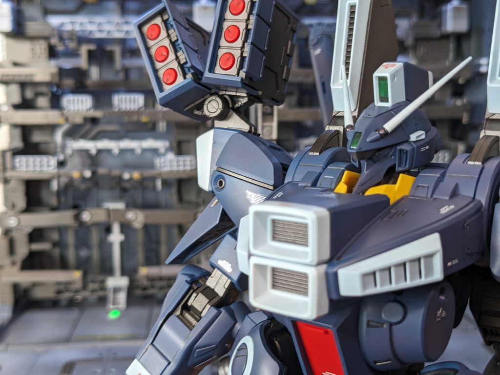 デカすぎて格納庫に入らないので、手前に置いてイメージ写真。