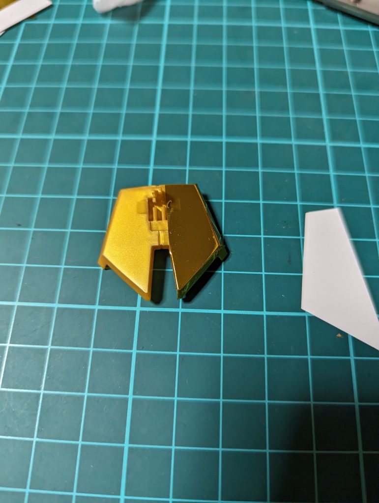 うっすいシールみたいになってるので普通にペタっと貼りますはみ出たとこを切ったり裏にペロって貼ったりしました