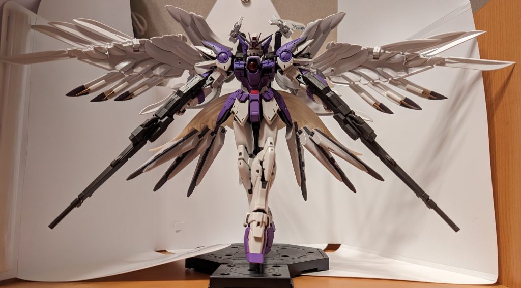 超初心者のときに作ったのでファンネルとか塗装が雑すぎるし、またいつか機会があればリメイクしてみたいなと思ってます。ご覧いただきありがとうございました。