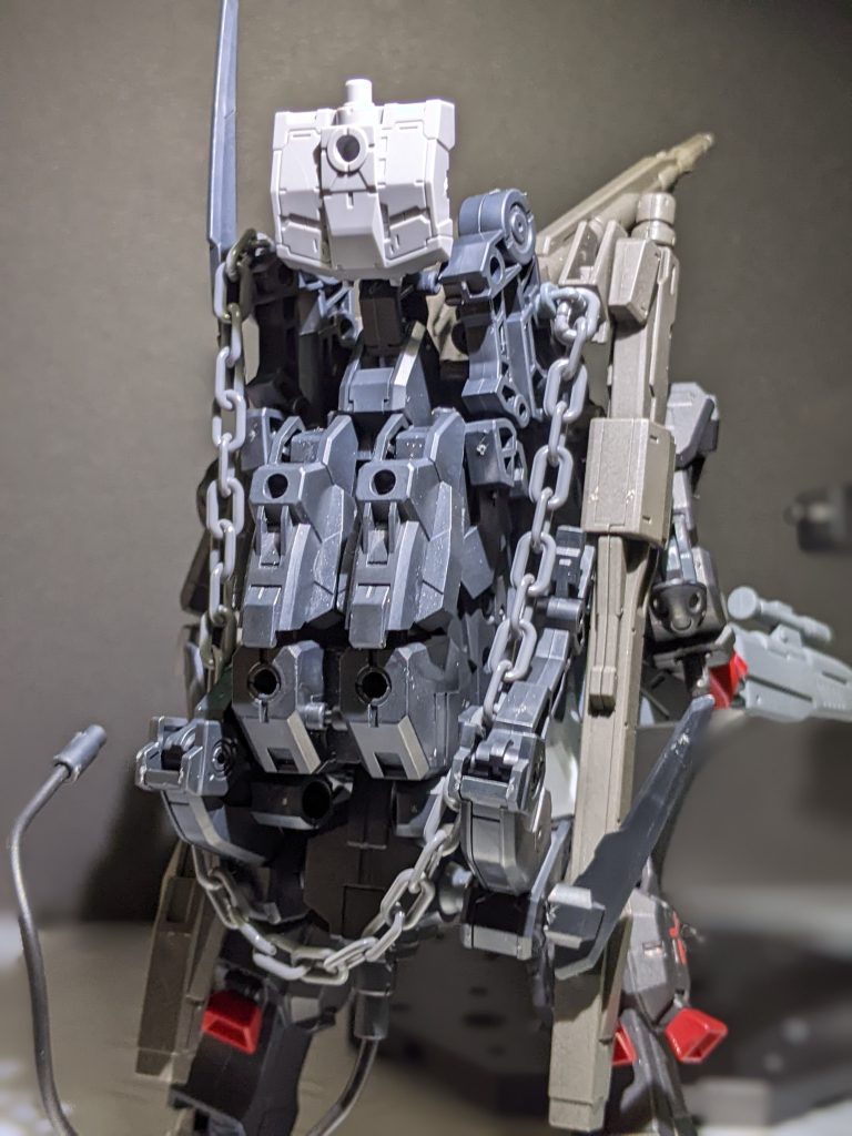 背部に大型センサユニット兼…