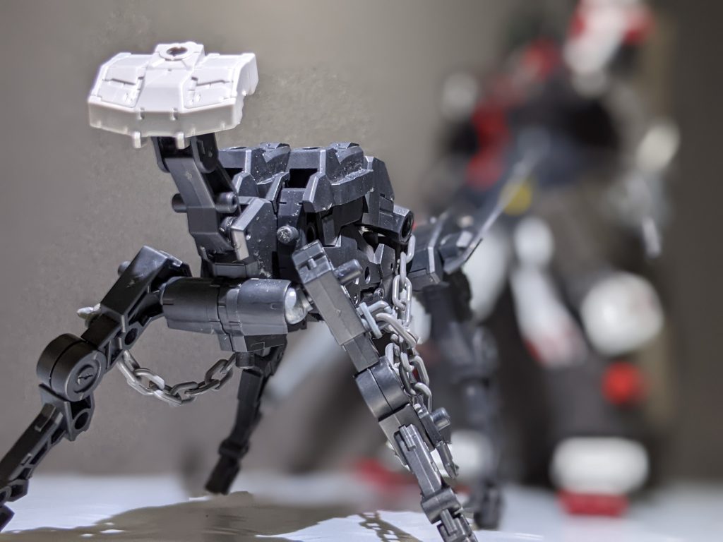 独立機動攻撃機として装備。