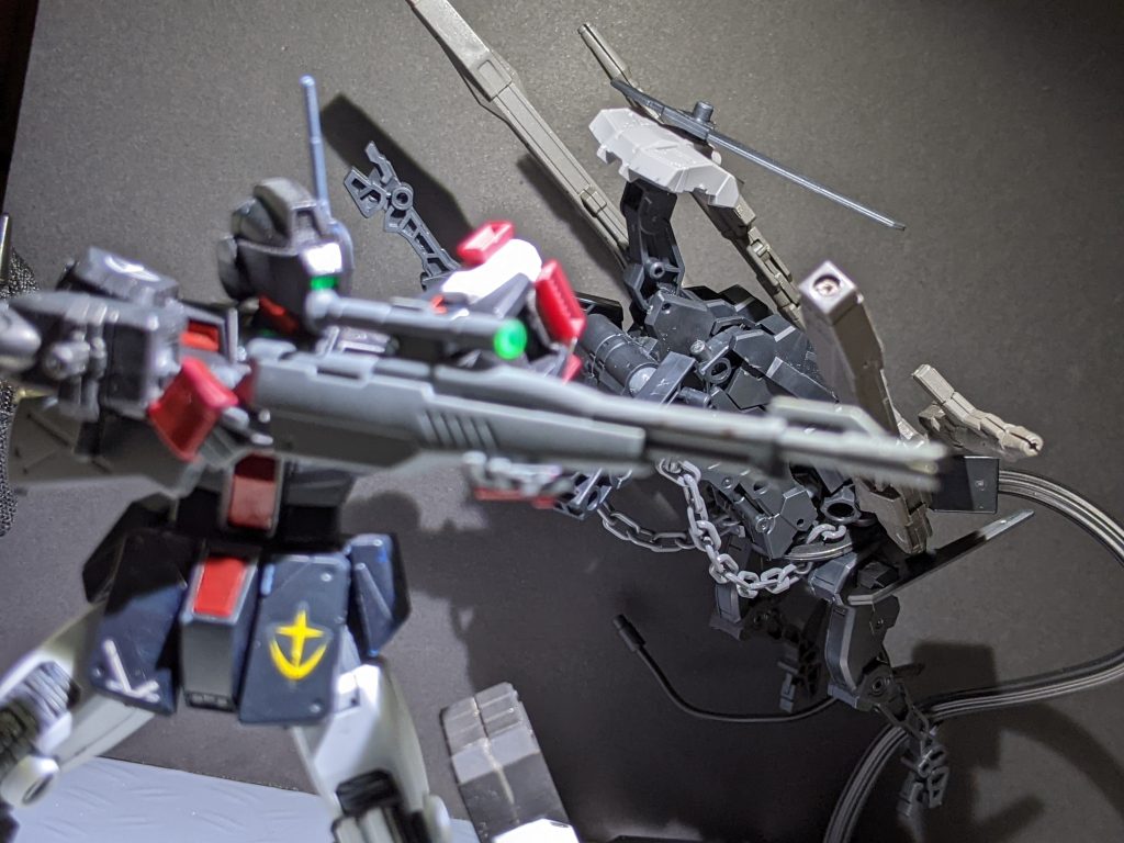 レールガンとライフル、ナイフによる援護攻撃が可能。