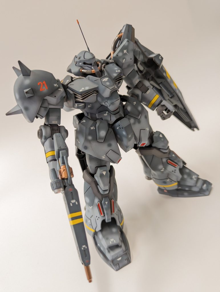 使用した塗料・メイン濃青……ブルーグレー(G)・メイン薄青……ダークゴーストグレイ(T)・関節等……メカサフヘヴィ・一部グレー……ジャーマングレー(C)・イエロー……RLMイエロー(C)・シルバー……ウィノーブラック(下地)→スーパークロームシルバー2(C)・ゴールド……スーパーカッパー(C)