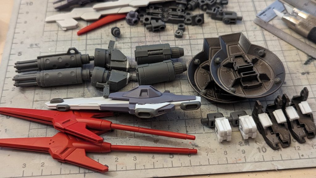 更にデミトレーナーの追加武装を買ってきて盛ったらこうなって…