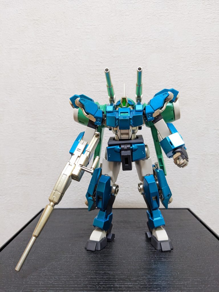 正面:カラーリング変更で、「ゴリラっぽさ」増しまし❓「水星の魔女」も今度の日曜でいよいよ最終回!心底楽しませてもらいました😆!!今作が自分にとって番組放送期間中のラスト水星キットになります😄!!ふと思えば、どれ1つアニメ設定で仕上げたMSは無いな・・・💦まだまだシュバルゼッテやらキャリバーンやらガンドノードやら・・・気になるMS一杯あるので(首尾良くゲットできればですが💦キット出てもいないのに、すでにどんな風に塗るか構想中🤔)、放送終わってもガンプラ的には進行中って感じかな😆