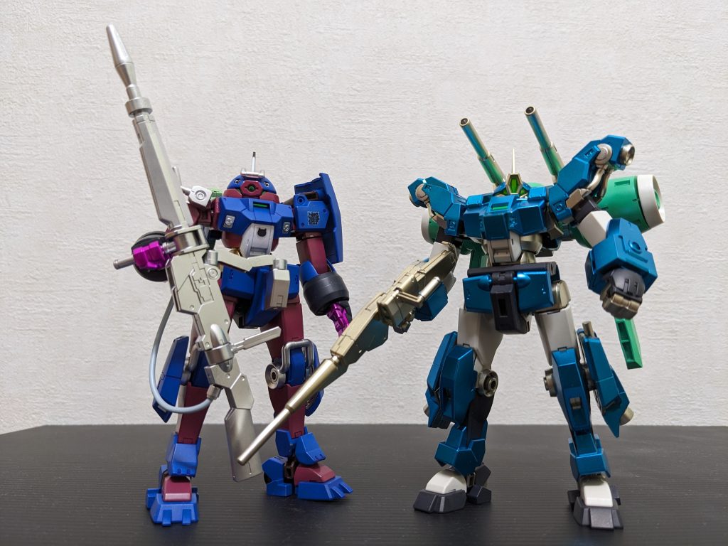 デミ系ツーショット本編ではあり得ない(特にカラーリングが😅)揃い踏み。実際組んでみて、共通パーツも結構あるのに印象がガラッと変わってたりと、模型的には面白い2体でした。