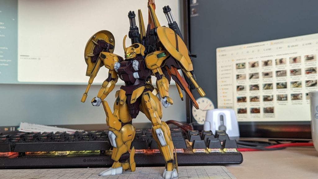 こんなんなりました。バランス取りがちょっとだけ難しいけど、一応自立します。