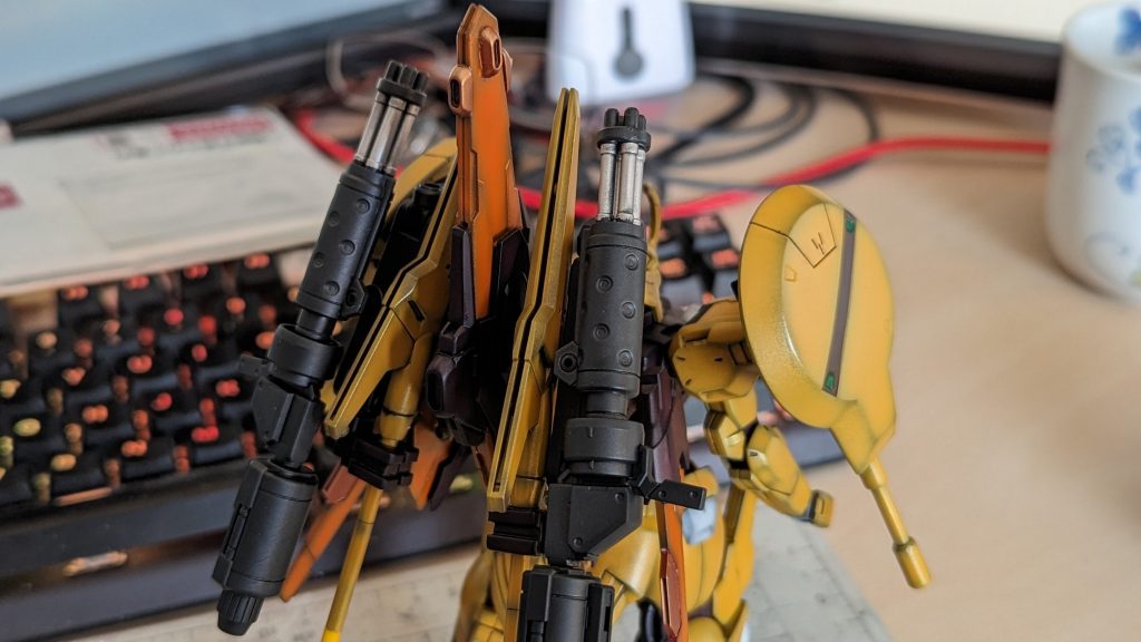 もうちょっとバックパックを胴体側に寄せても良かった気がするけど、肩の可動範囲とかに引っかかるのでこんな感じです。