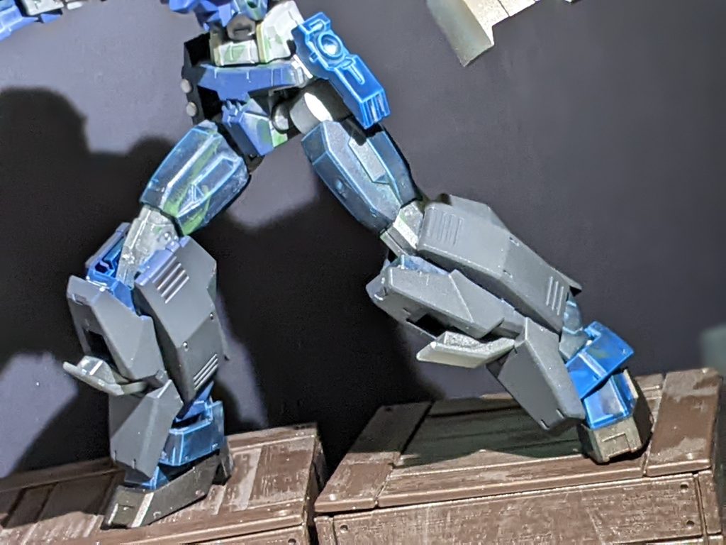 脚部はフルグランサの足なのでミサイルがあり…