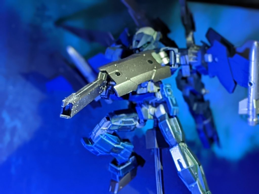 「確実に狙い撃つ…ライフル直結、マガジン切り替え、ウィング角度調整、機体位置固定！」