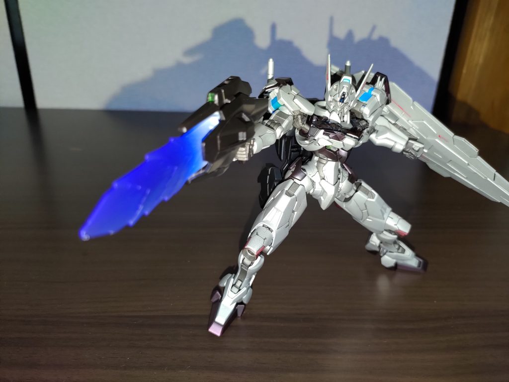 クリアーパーツの根元はホワイトをグラデ塗装で仕上げました