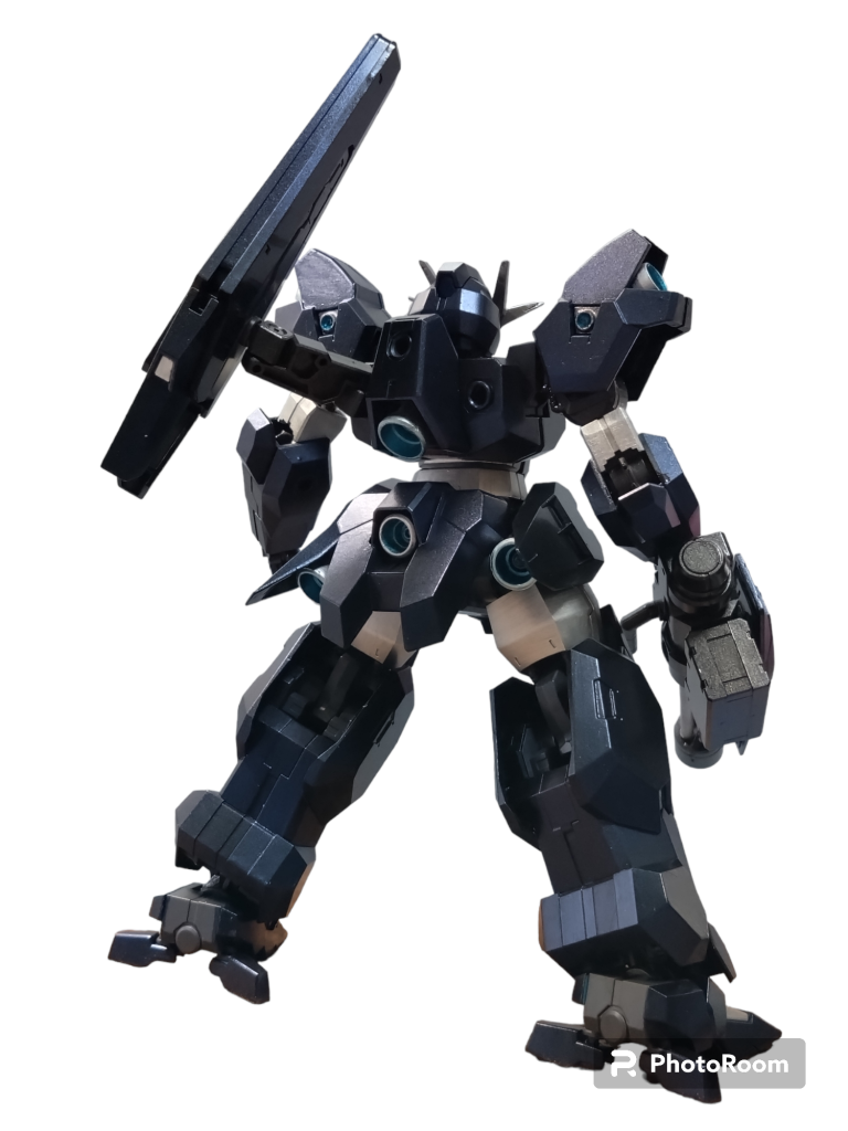 後ろ姿2カッコイイのでもっと丁寧に塗装するべきですね。😅次の構想もありちょっと急ぎでまぁいっかーって制作してました。😄