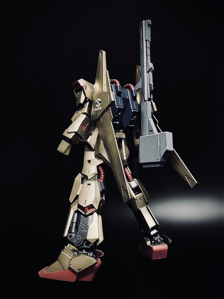 脛のシリンダーパーツを作り替えたくらいで、あとは手をかけていません。revive版はスマートにできていて良いですね！