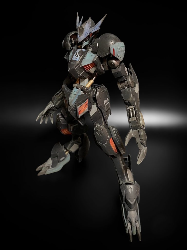 首関節で1.5ミリ、腹部で5〜6ミリ延長。爪先の本来黄色のパーツは外してます。