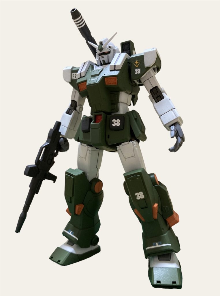 胸部、肩、脚のアーマーのみでセミアーマー風にしてみました。これでもいいかなとは思いましたがやっぱりフルアーマーがいいですね