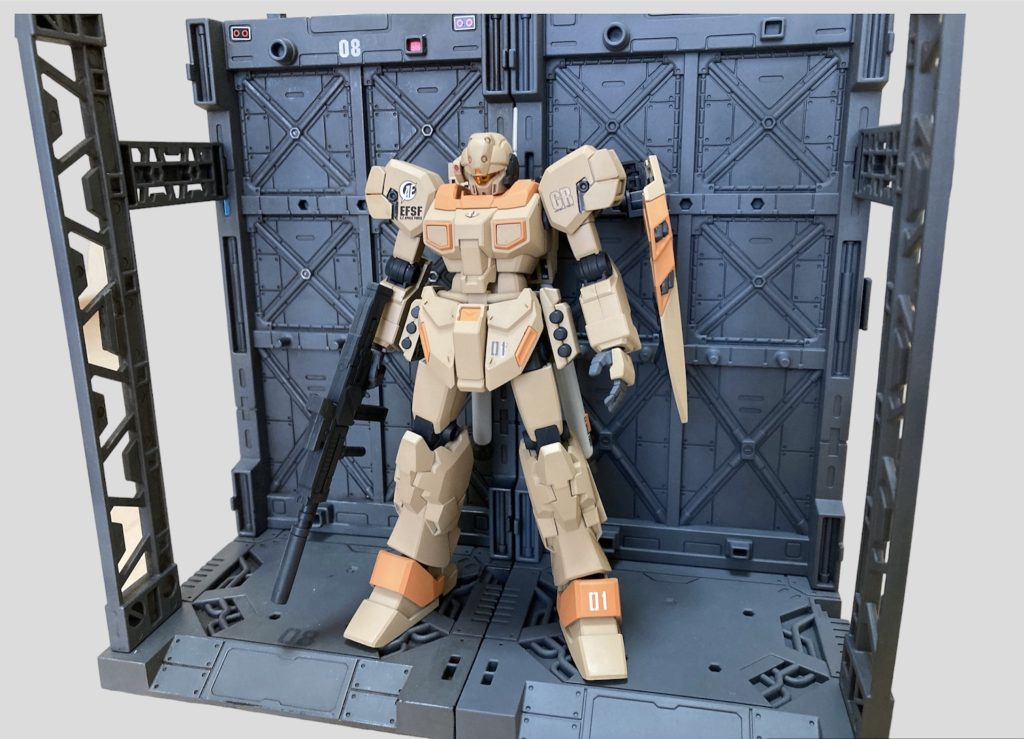 先日購入したディスプレイベースで撮影右手半分はまだウェザリングが出来てませんが一つ分ではジェスタ君が収まりませんでした。今回初めて、UC系の機体を作製しましたが今度はシナンジュ作ってみたいと思っています。 閲覧ありがとうございました🙇🏻